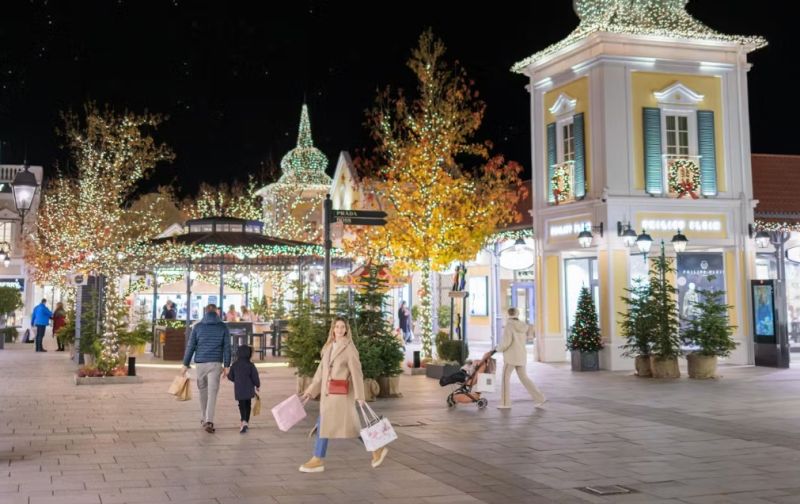 Karácsonyváró vásárlás Parndorfban és adventi esti hangulat Győrben